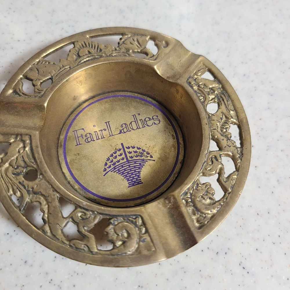 Vintage set ashtrays